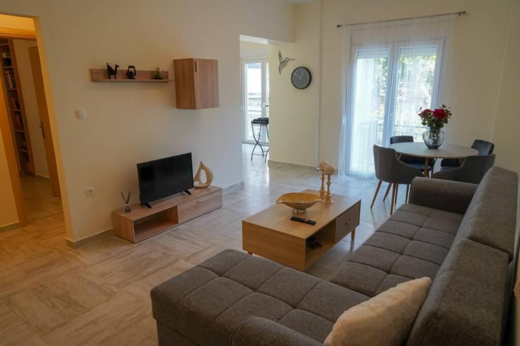 Modern Apartment In The City Center Ioánina Exterior foto