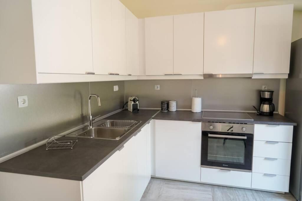 Modern Apartment In The City Center Ioánina Exterior foto