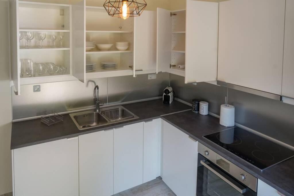 Modern Apartment In The City Center Ioánina Exterior foto